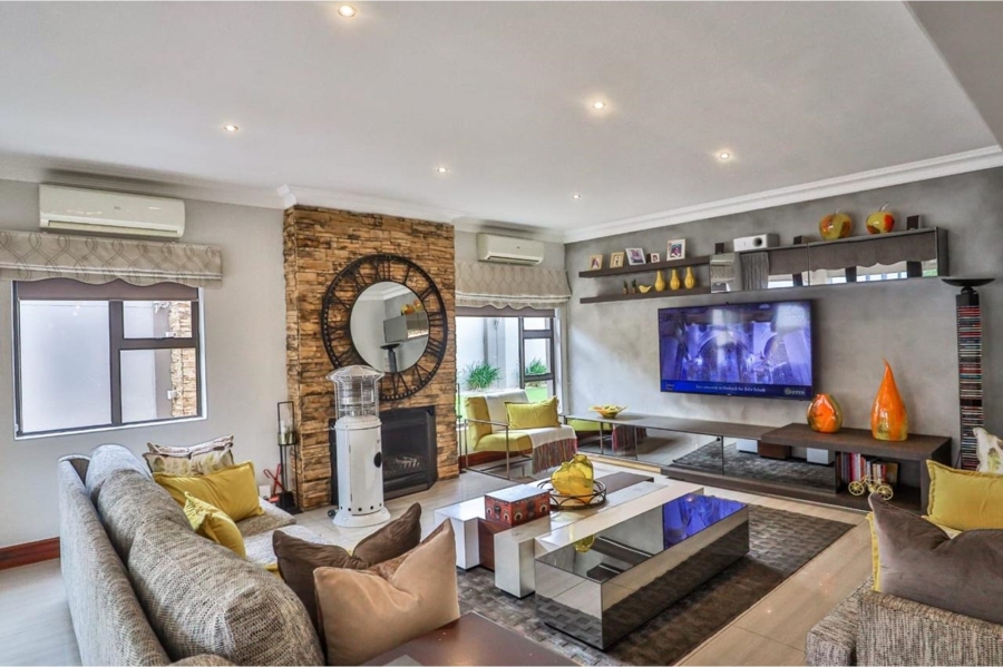 6 Bedroom Property for Sale in Birdwood Estate North West